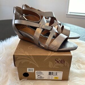 Sofft Rianna Anthracite Strappy Wedge Sandals size 9.5